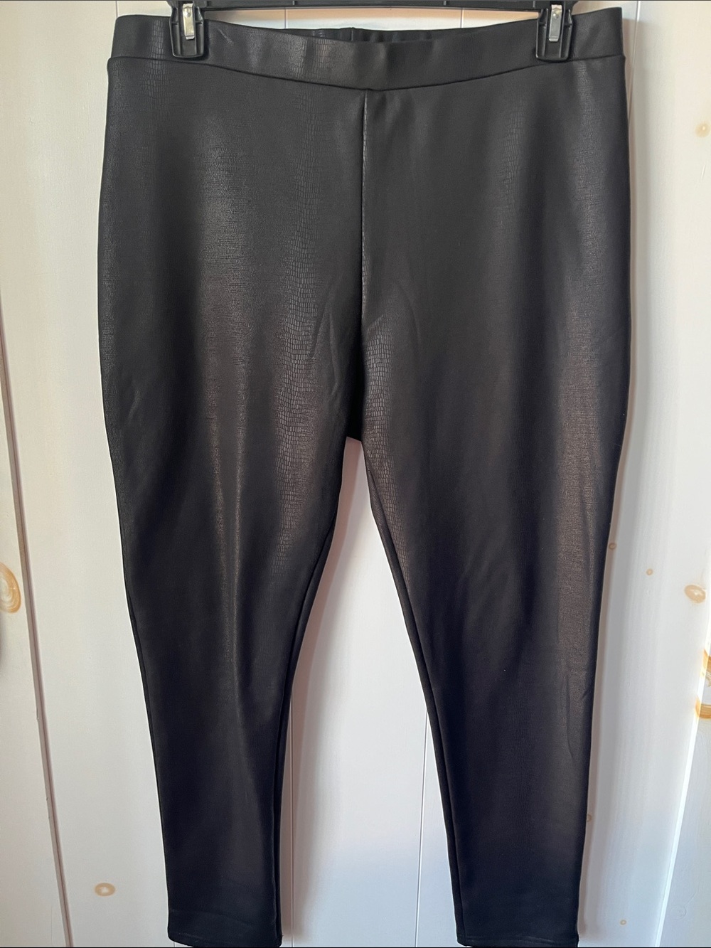 Women's Faux Leather Skinny Pants - Black